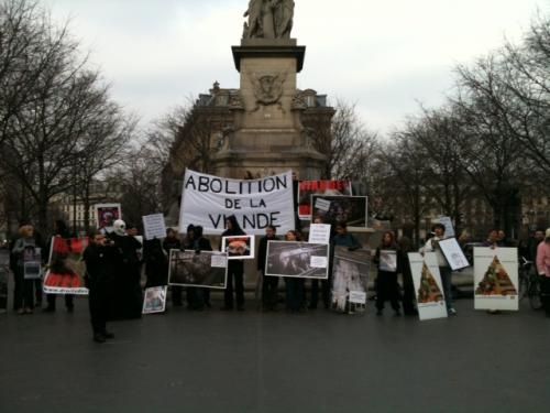 paris fontaine innocents.JPG